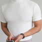 👕 🔝 Tricou slim cu guler ridicat pentru bărbați – Stil mulat, confortabil și modern 🎁