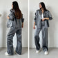 Ținută la modă din 2 piese cu cămașă strălucitoare și pantaloni largi cu talie înaltă