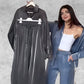 Ținută la modă din 2 piese cu cămașă strălucitoare și pantaloni largi cu talie înaltă
