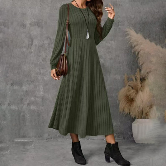 Rochie elegantă cu mâneci lungi și nervuri pentru femei
