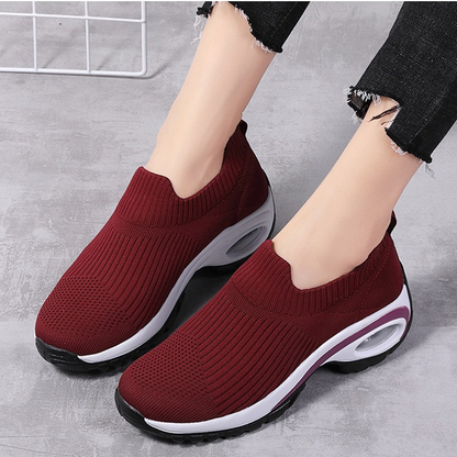 Le poți încălța într-o clipă datorită gulerului elastic tip șosetă – adidași cu talpă groasă, respirabili. Livrare la livrare! 👟