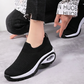 Le poți încălța într-o clipă datorită gulerului elastic tip șosetă – adidași cu talpă groasă, respirabili. Livrare la livrare! 👟