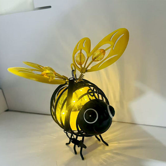 🐝☀️ Lampa solară suspendată în formă de albină: un element decorativ pentru grădină care nu necesită cabluri! 🌿✨